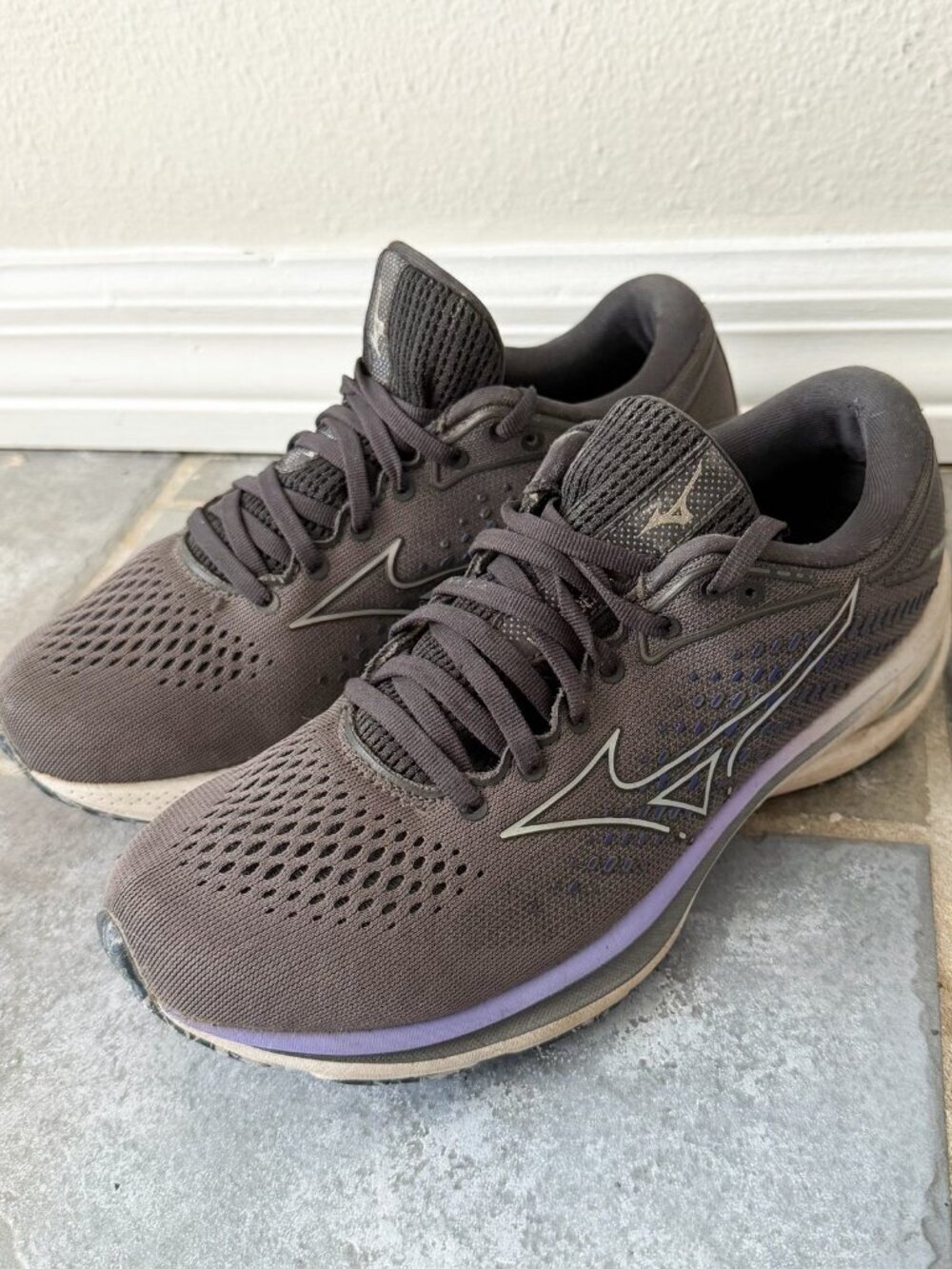 Mizuno Running Shoes Gray Purple Athletic Sneakers Women’s 7.5